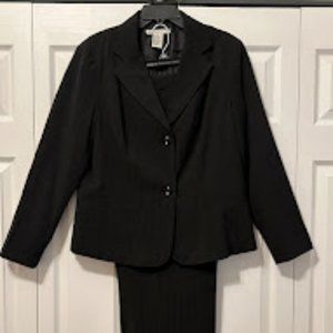 Requirements Women's Size 16 Black Suit